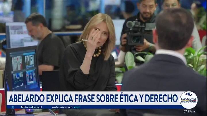 Candidato colombiano discute con periodista