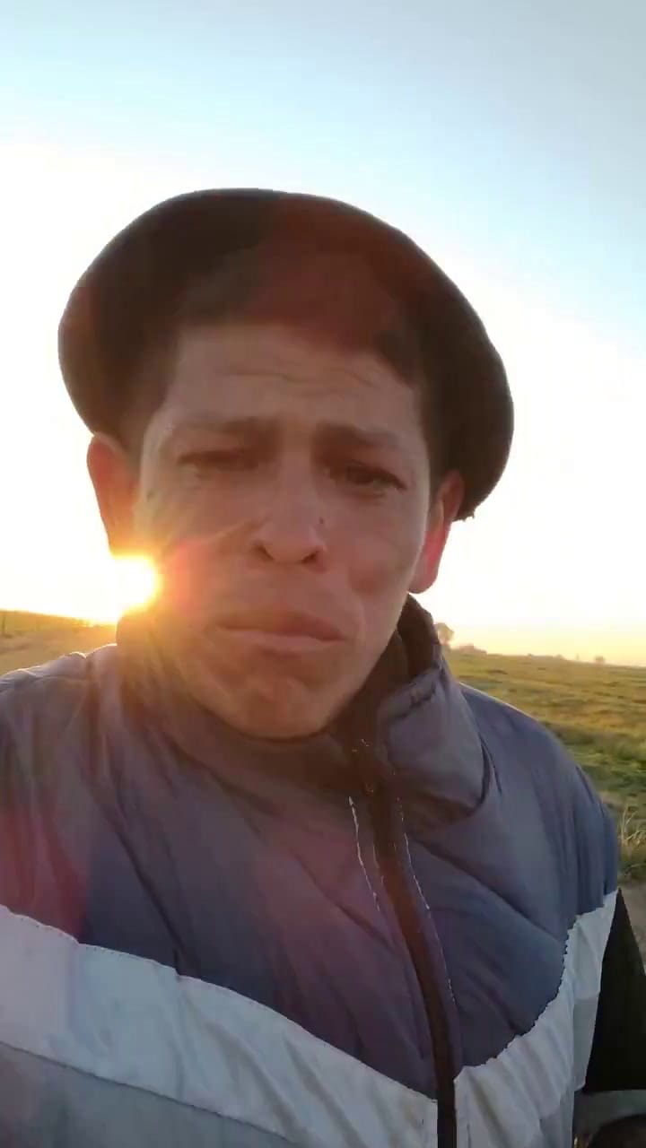 El emotivo video del peón rural despidiendo al perro del campo