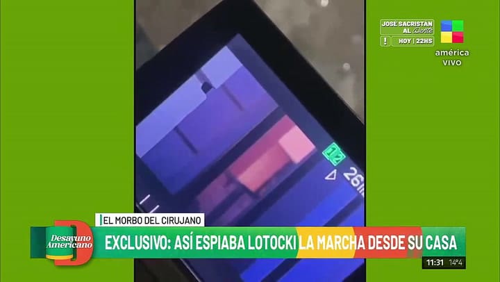 La llamativa actitud de Lotocki en medio de la marcha frente a su casa