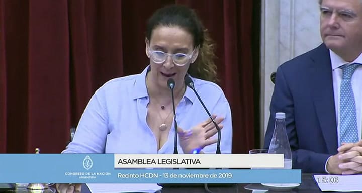 El Frente de Todos cantando 'Alberto presidente' en el recinto