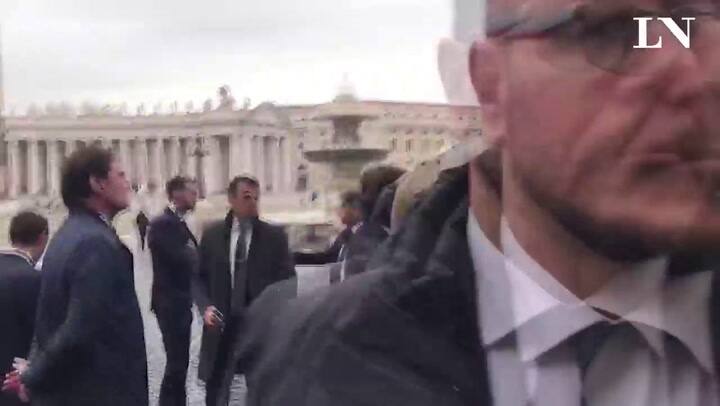 Alberto Fernández y Fabiola Yañez visitaron la escultura para recordar el drama de los refugiados