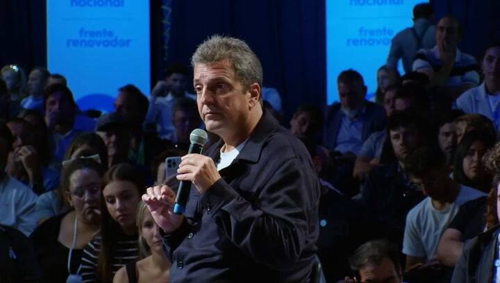 Massa en el congreso del Frente Renovador