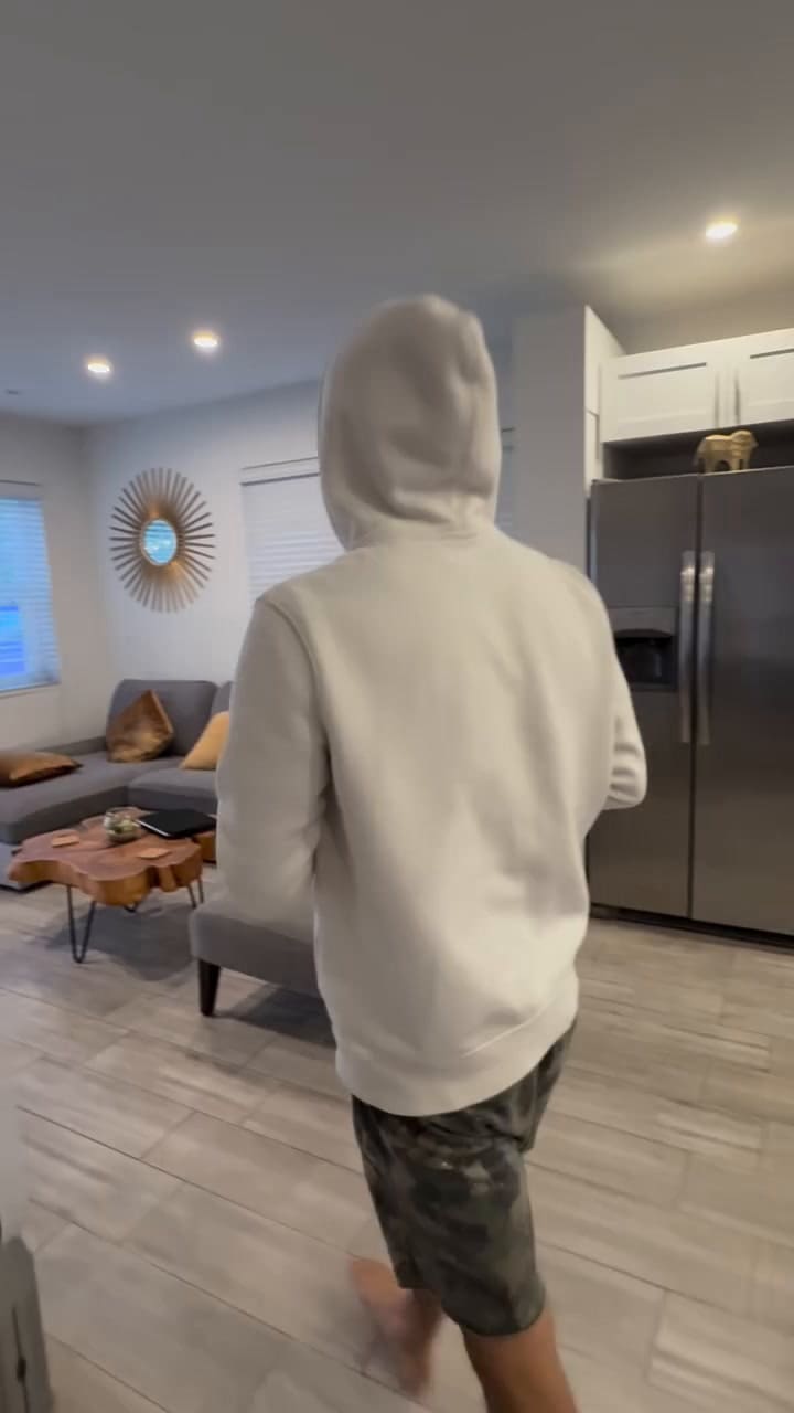 Michael Mejia mostró su emoción al recibir el auto de Shakira