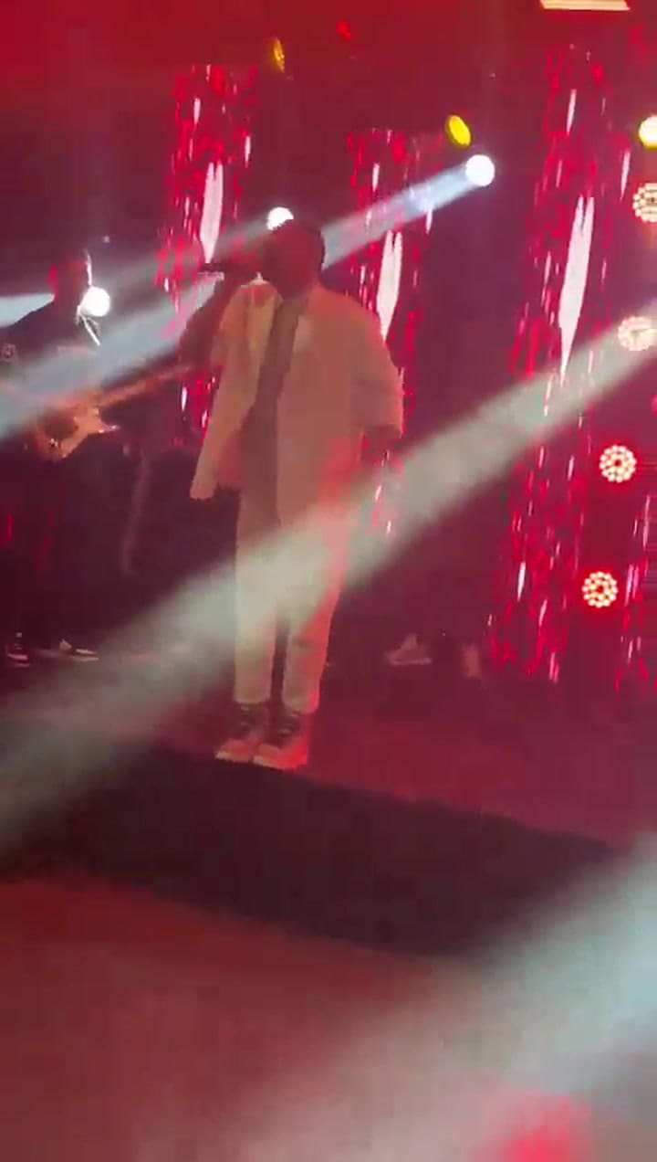 Brasil: un cantante de gospel se desplomó en pleno show y murió