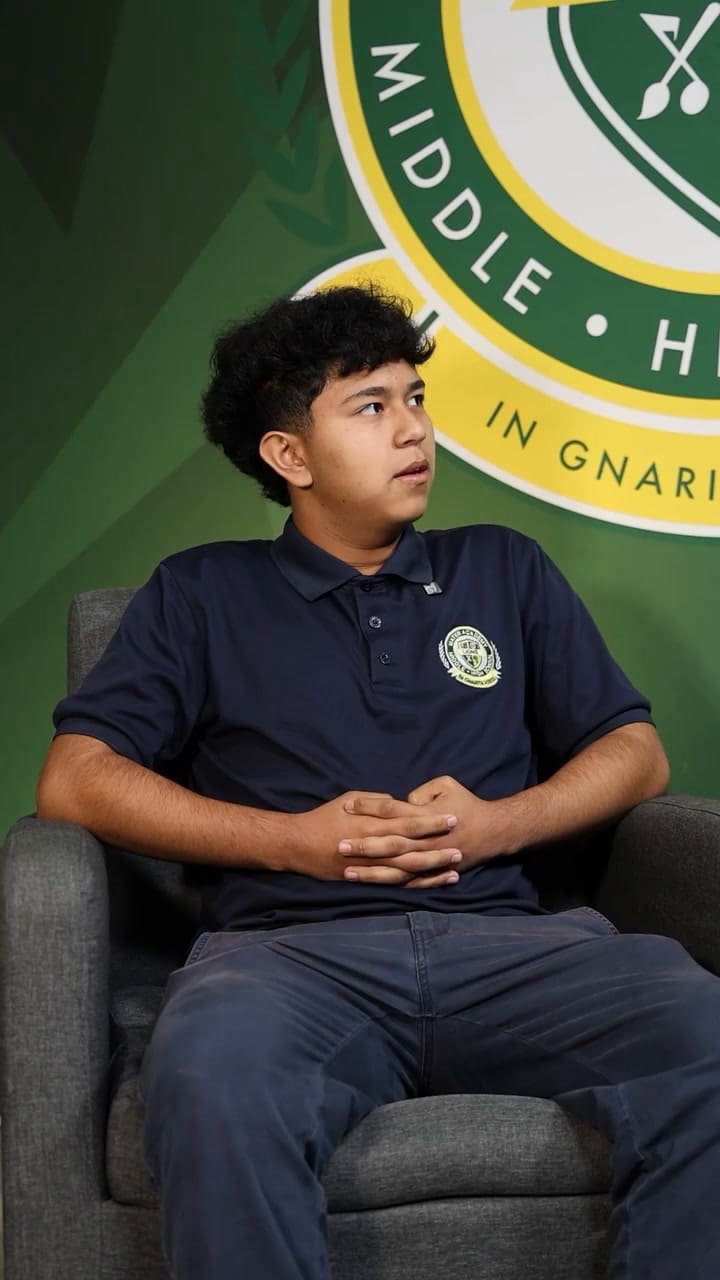 Emotivo reencuentro de un estudiante y su padre Marine