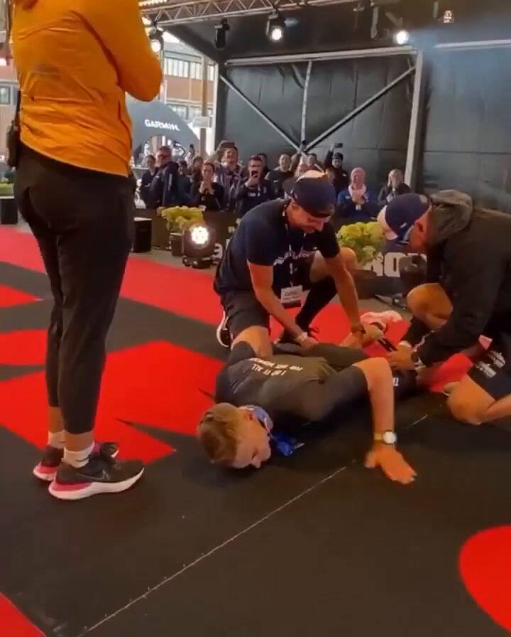 Se agachó para pedirle matrimonio a su novia, pero tuvo un imprevisto y se volvió viral