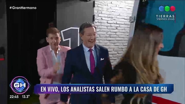 Los analistas se subieron a una combi para ingresar a la casa de Gran Hermano