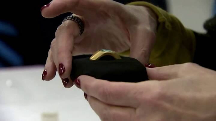 Descubren un anillo de oro de la época romana con una rara imagen de Jesucristo