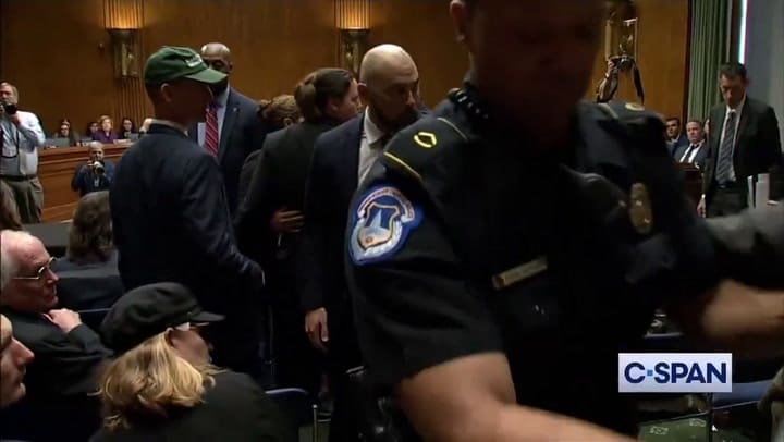 Ben Cohen fue detenido al protestar en el Senado de EE.UU.