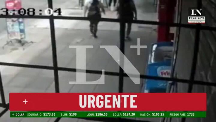 Exclusivo: el momento que el asesino entra al kiosco. Crimen y conmoción en Ramos Mejía