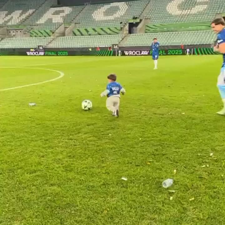 Benjamín, el hijo de Enzo Fernández en modo futbolista