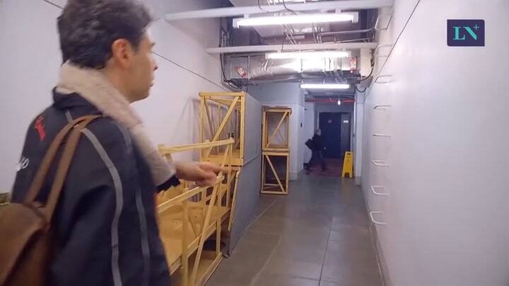 Iñaki Urlezaga recorre el Teatro Colón después de 12 años