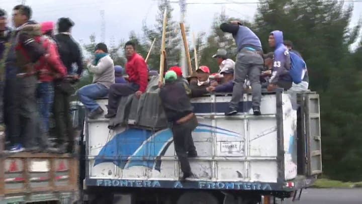 Moreno acusa a Maduro y Correa de desestabilizar, indígenas llegan a Quito con violencia - AFP