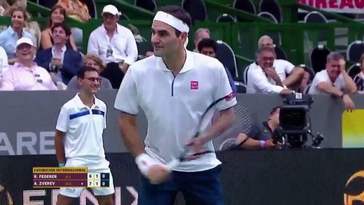 La sesión privada de fotos para un fanático en pleno partido