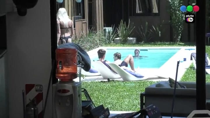 Romina, Daniela y Julieta se burlan del look de Camila