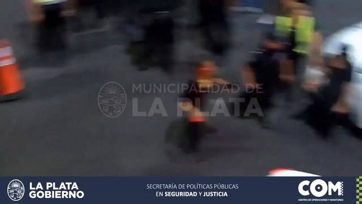 Querían realizarle el test de alcoholemia e intentó fugares: chocó contra dos autos y lo detuvieron