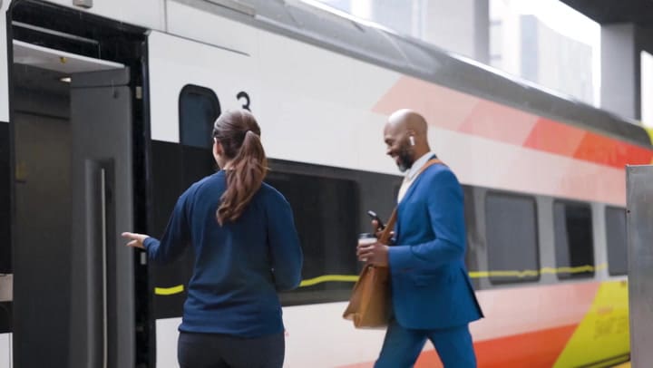 Así es el Brightline West, el tren de alta velocidad que une Las Vegas y el sur de California