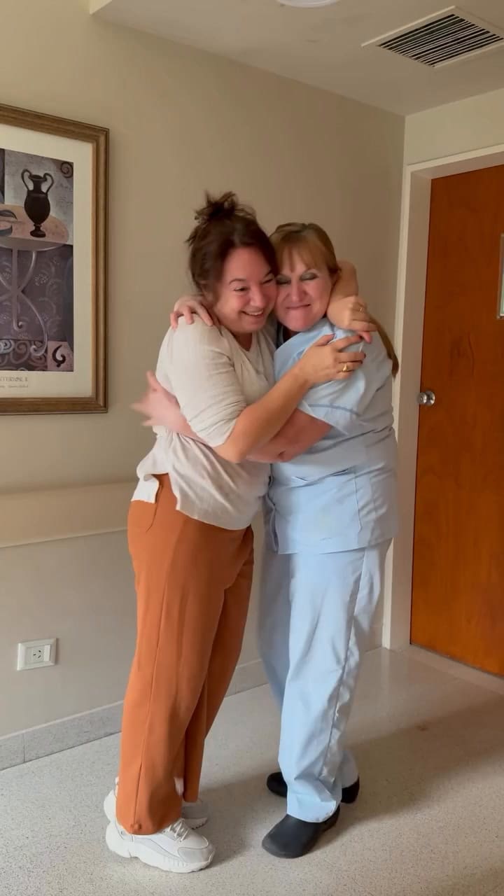 El rencuentro de la esposa de Sergio Lapegüe con la enfermera que lo atendió por COVID