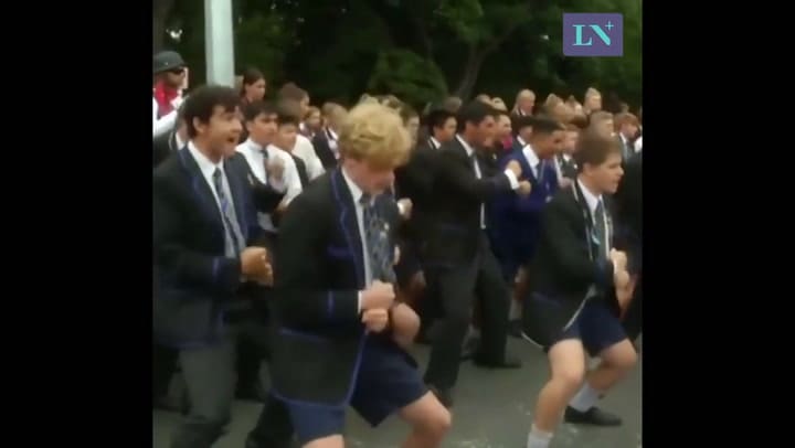 Nueva Zelanda homenajea con hakas en las calles a las víctimas del ataque a las mezquitas