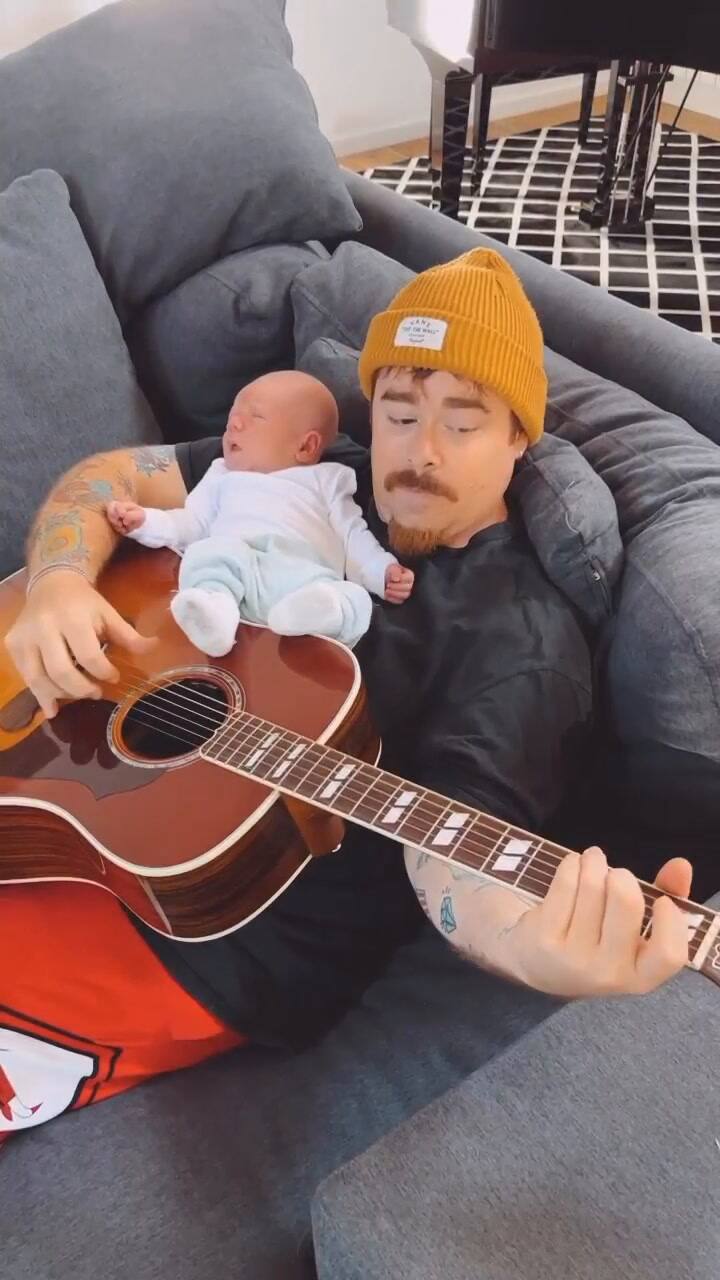 Migue Granados presentó a su bebé con un emotivo video