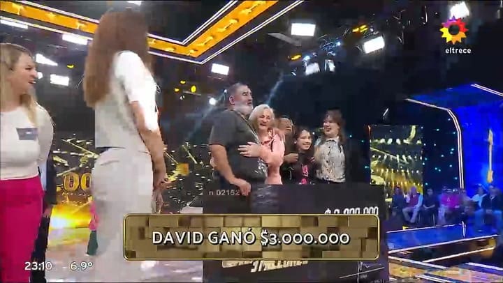 Los 8 escalones: David gano los millones y celebro con su familia