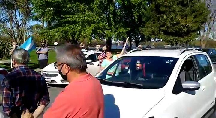 Suena el Himno Nacional en Viedma