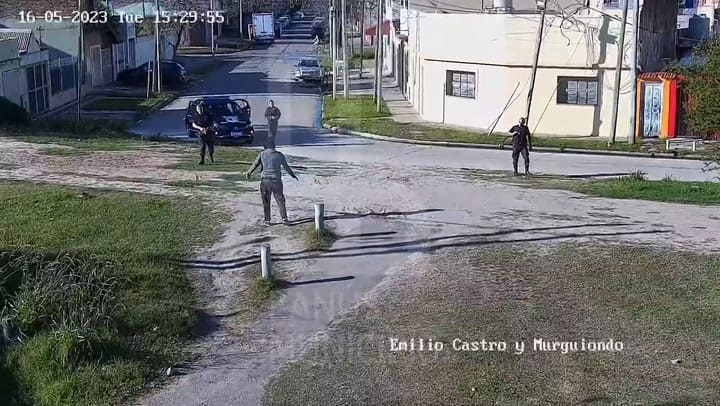 Amenazaba con un cuchillo a vecinos de Lanús y fue detenido con el uso de un arma no letal