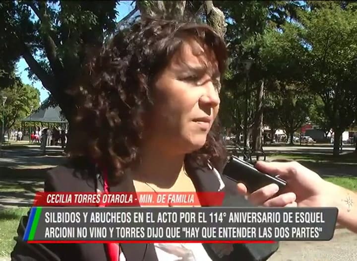 Cecilia Torres Otarola luego de ser abucheada en el acto por el 114º aniversario de Esquel