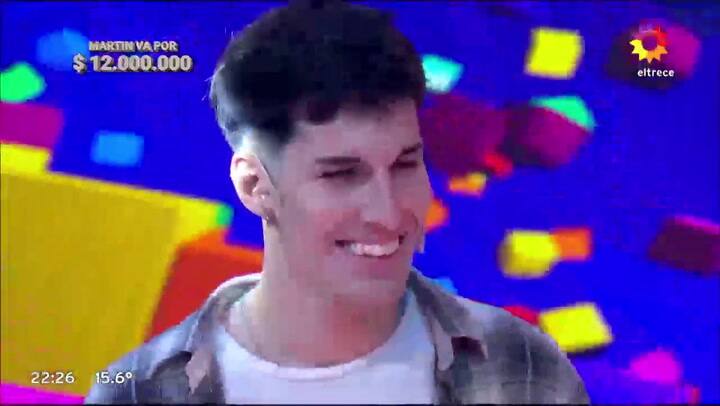 El divertido momento entre Guido Kaczka y un participante en Los 8 escalones