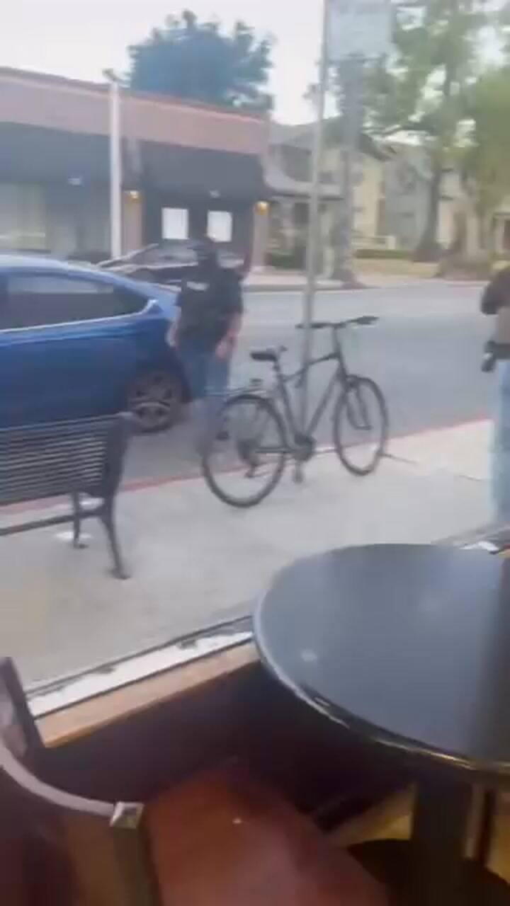 Redada en Pasadena en los Robles y Orange Grove (@Angelica Yaadira)