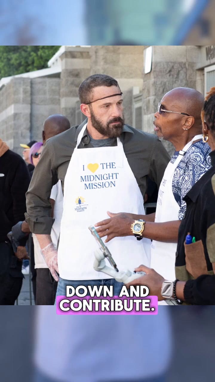 Actor Ben Affleck And His Family Took Time To Serve Meals To Our Skid Row Neighbors, Showing That Giving Back Is A Family Value. Their Kindness And Compassion Remind Us All Of The Impact We Can Make Together (1)