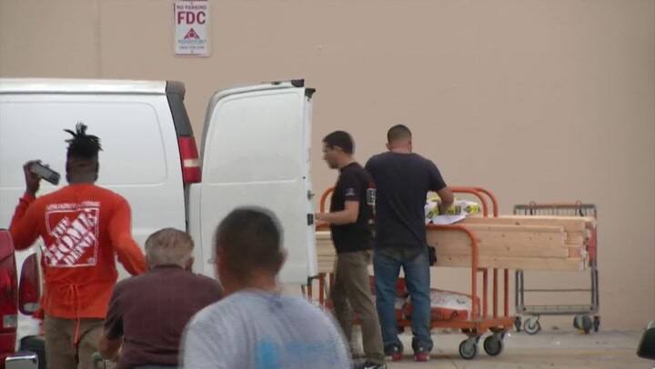 Florida y Georgia se preparan para llegada de Dorian como huracán de categoría 4 - Fuente: AFP