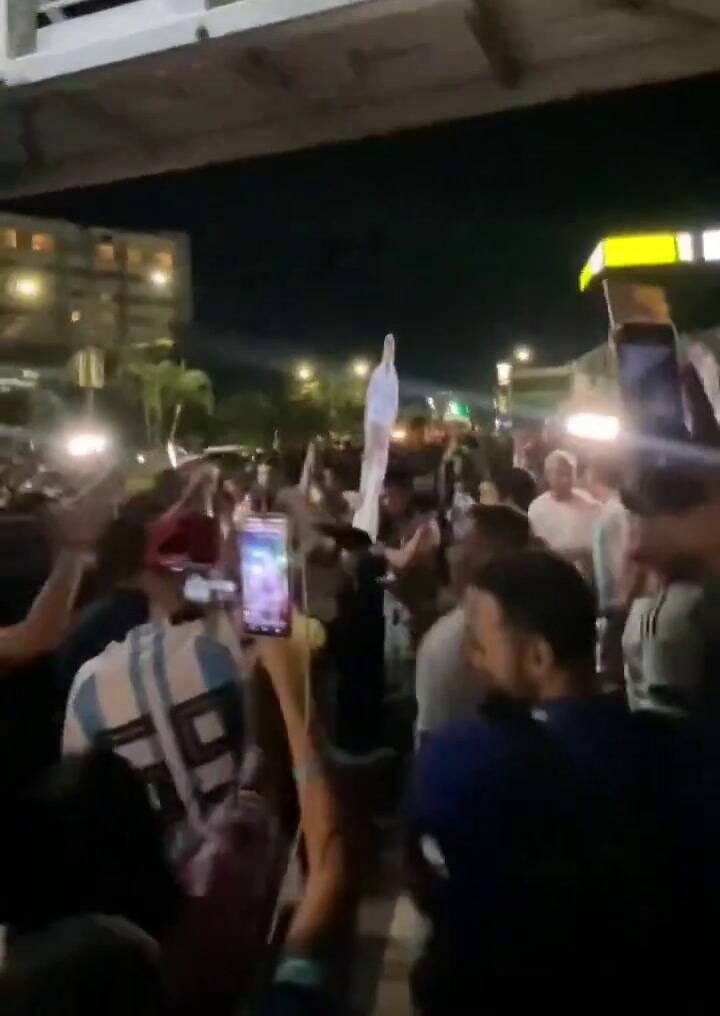 Aficionados esperando a Messi