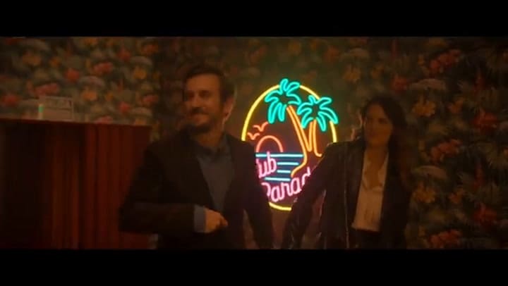 Donde caben dos, tráiler oficial