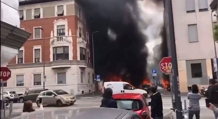 Explosión e incendio de una camioneta en Milán