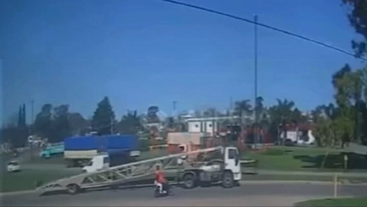 Dos adolescentes fallecidos en La Plata: así fue el impactante accidente de tránsito