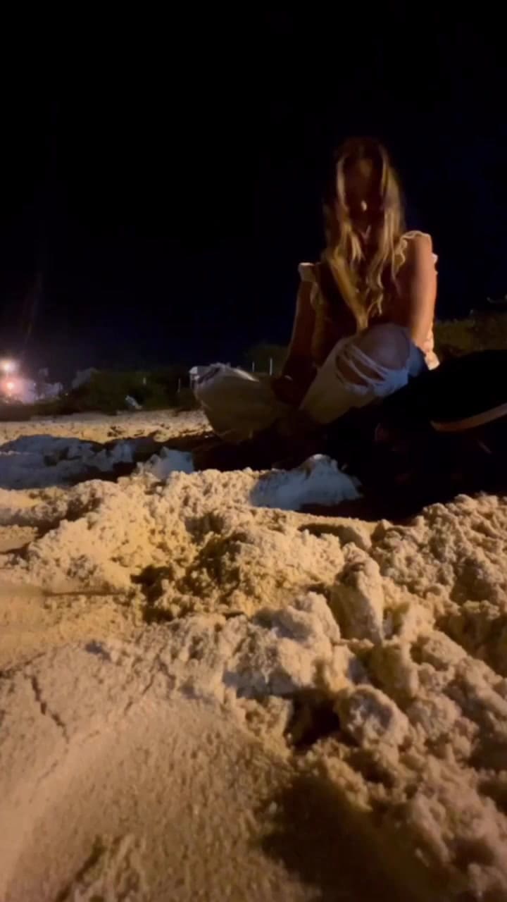 La romántica pedida de casamiento a una ex Rebelde Way en la playa.