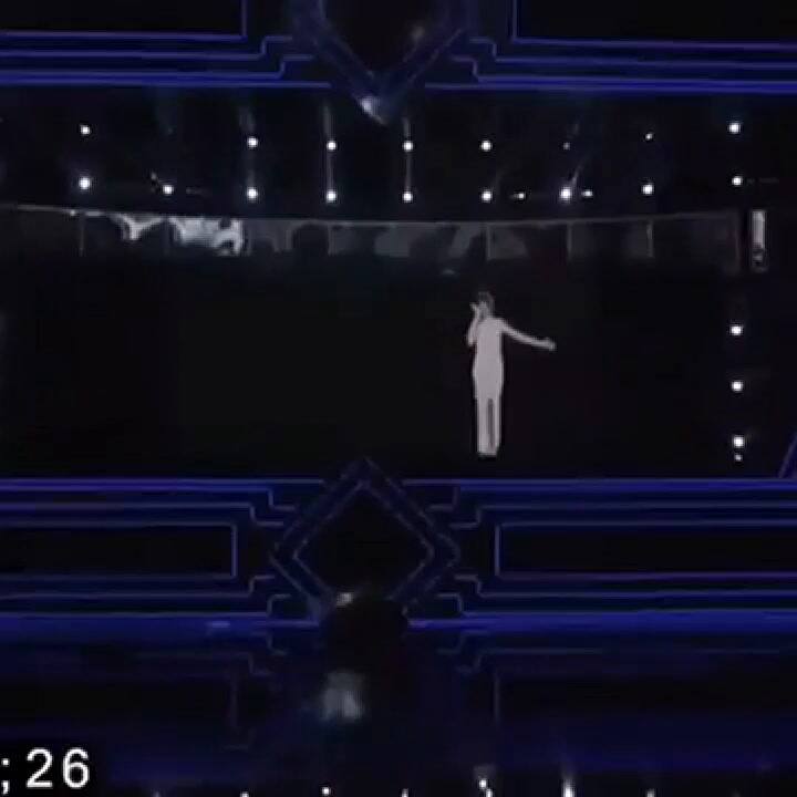 Holograma de Whitney Houston ft. Christina Aguilera - Fuente: Youtube