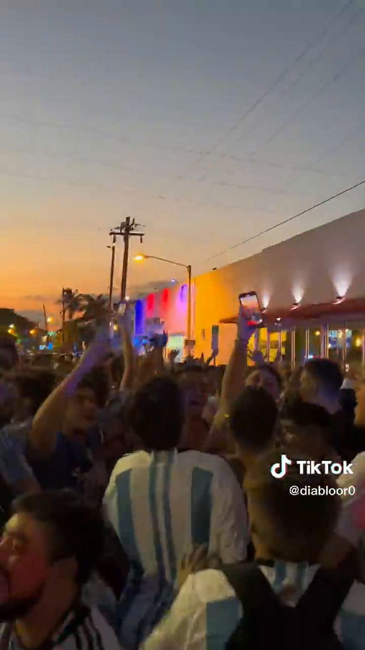 Argentinos celebran en Miami que son finalistas