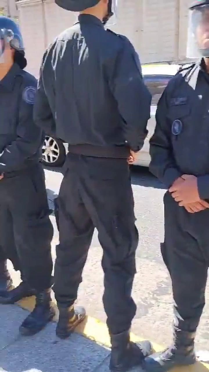 Del Pla enfrentó a agentes de la Policía Federal durante la marcha docente en Congreso 1