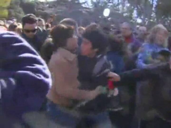 Gritos y empujones en el entierro (infobae.com)