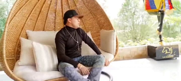 El cantante colombiano contó que había soñado que sufría un accidente aéreo