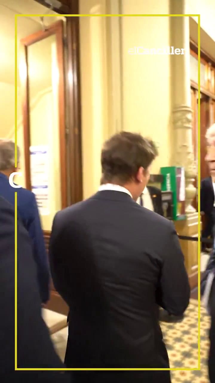 El momento de la pelea entre Caputo y Manes