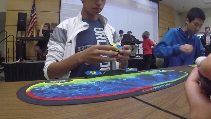 Record con sello argentino: así resuelven el cubo Rubik en 4,69 segundos