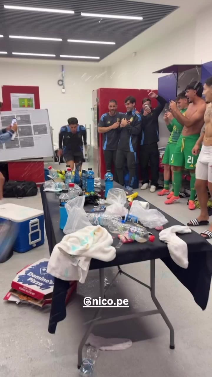 El festejo del utilero de la AFA en el vestuario albiceleste