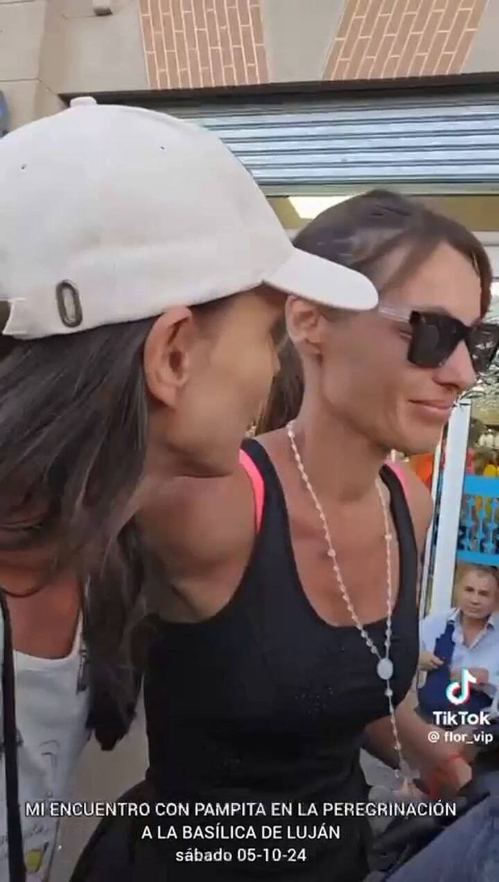 El pedido que le hizo una fan a Pampita durante la peregrinación a Luján