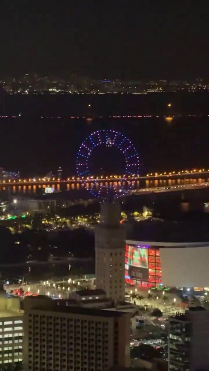 Un espectáculo de drones en Miami para revelar el sexo de su hijo