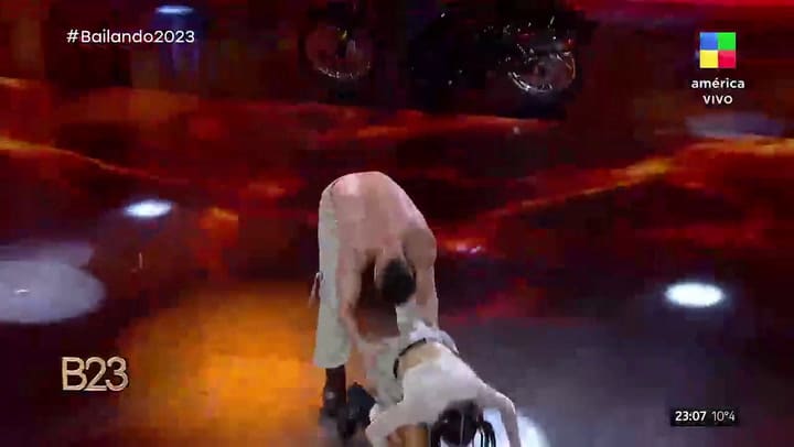 El fallido truco del Conejo y su bailarina