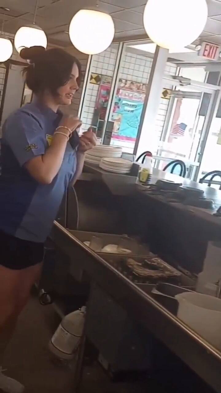 Lana del Rey se vuelve camarera en Alabama