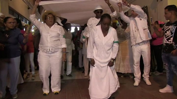 Santeros cubanos piden más desastres naturales para 2018